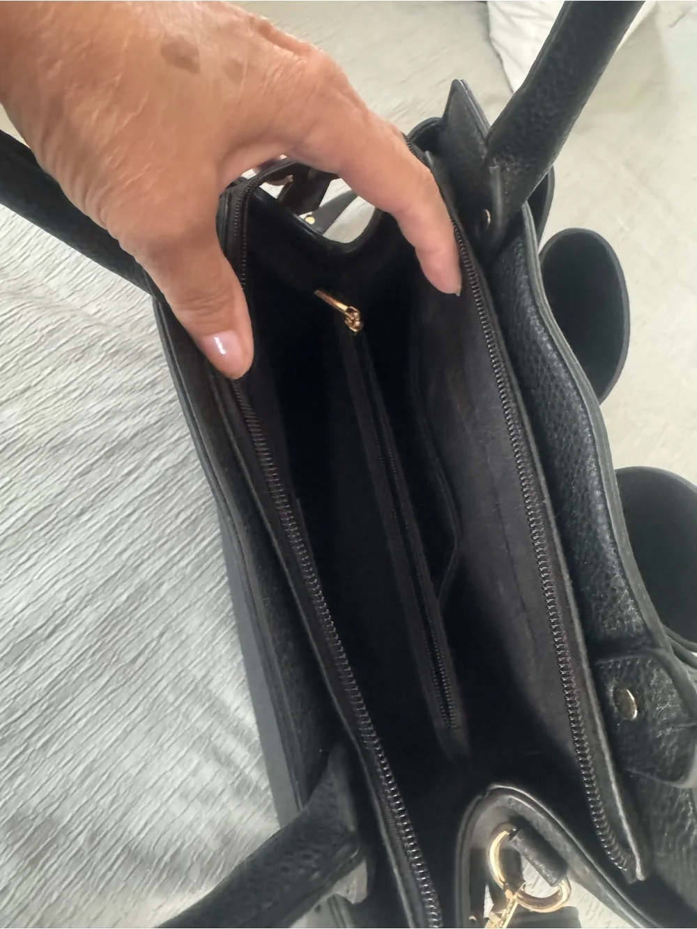 Women’s Black Bow-Accent Tote Bag